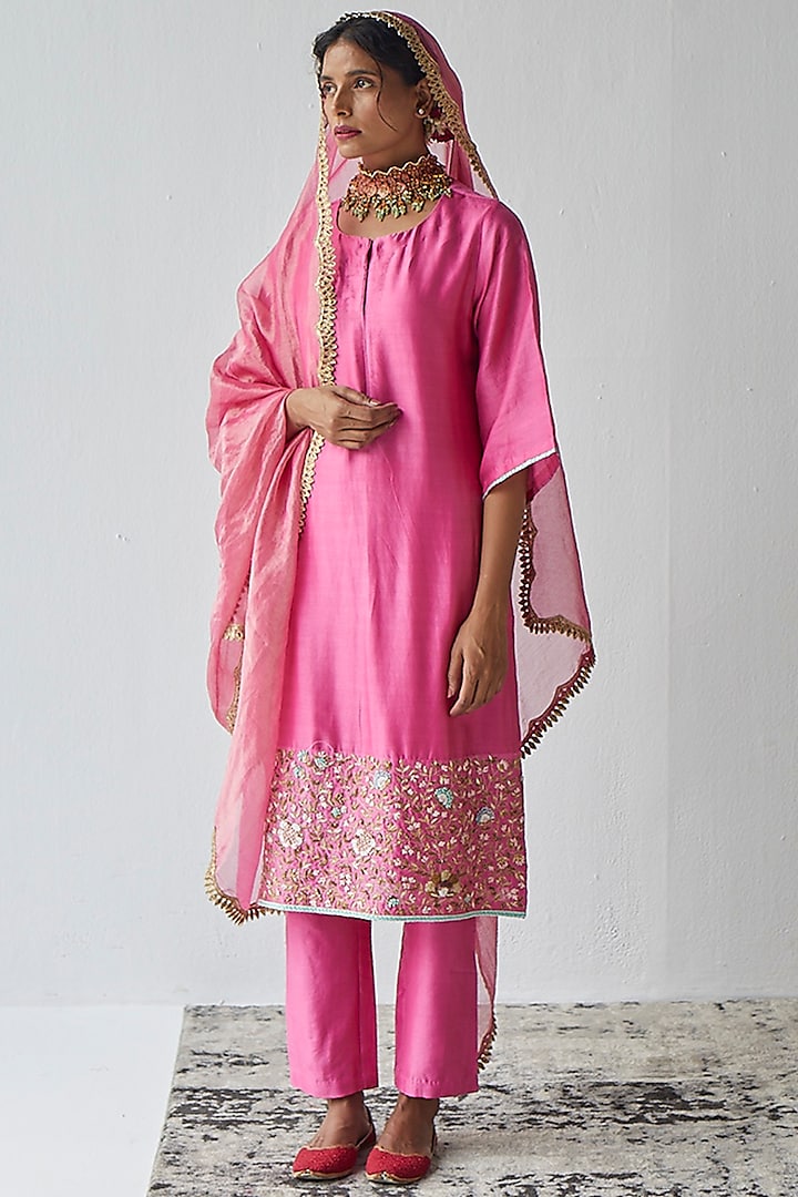 Pink Embroidered Kurta Set by Esha Arora