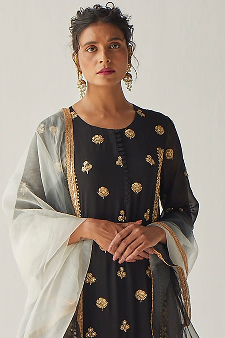 Black Dabka Embroidered Kurta Set by Esha Arora at Pernia's Pop Up Shop