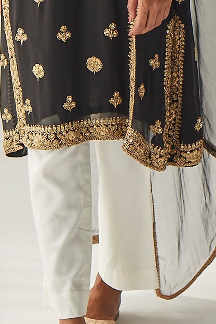 Black Dabka Embroidered Kurta Set by Esha Arora at Pernia's Pop Up Shop