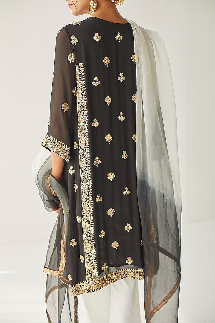 Black Dabka Embroidered Kurta Set by Esha Arora at Pernia's Pop Up Shop