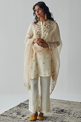 Ivory Zardosi Embroidered Kurta Set by Esha Arora