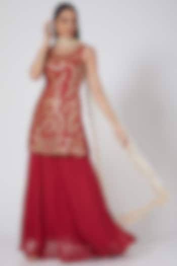 Magenta Embroidered Wedding Lehenga Set by Esha Koul at Pernia's Pop Up Shop