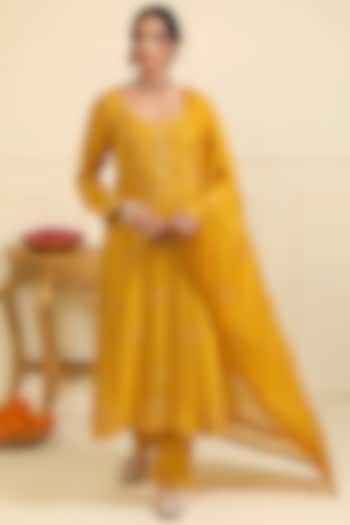 Mustard Georgette Chikankari Embellished Kurta Set by Esha Koul at Pernia's Pop Up Shop