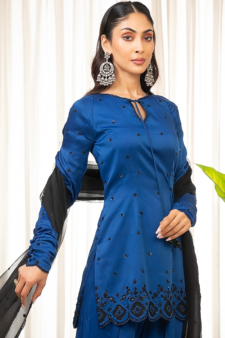 Royal Blue Bemberg Pure Satin Hand Embroidered Kurta Set by Esha Koul at Pernia's Pop Up Shop