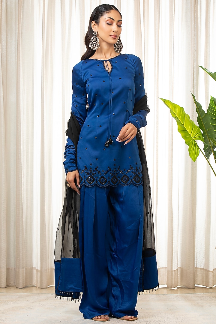 Royal Blue Bemberg Pure Satin Hand Embroidered Kurta Set by Esha Koul at Pernia's Pop Up Shop