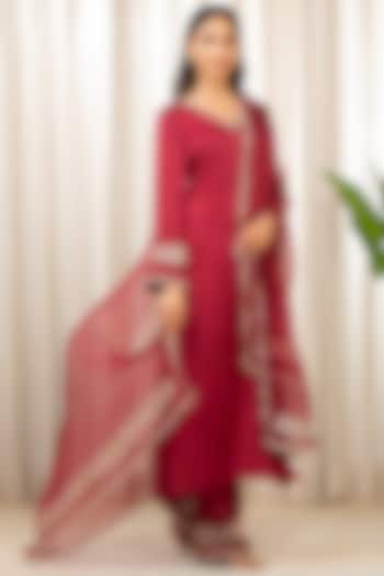 Red Bemberg Pure Satin Hand Embroidered Kurta Set by Esha Koul at Pernia's Pop Up Shop