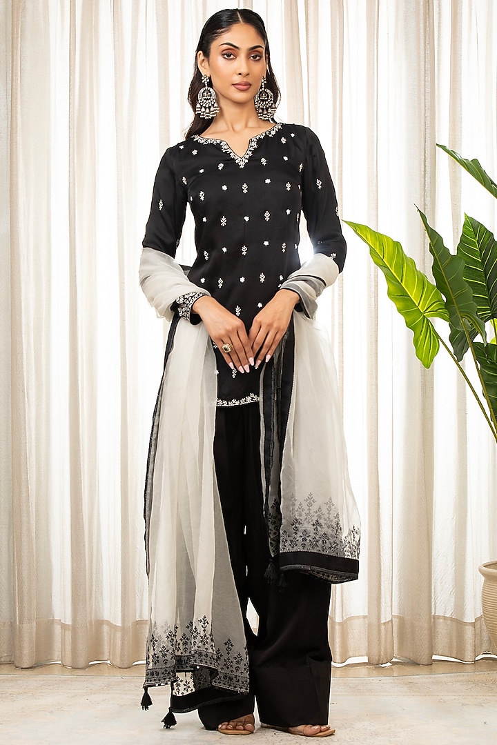 Black Bemberg Pure Satin Embroidered Kurta Set by Esha Koul at Pernia's Pop Up Shop