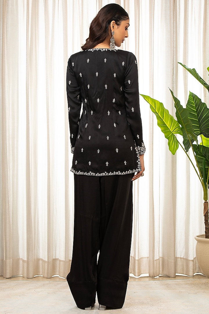 Black Bemberg Pure Satin Embroidered Kurta Set by Esha Koul at Pernia's Pop Up Shop