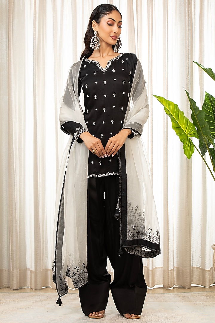 Black Bemberg Pure Satin Embroidered Kurta Set by Esha Koul at Pernia's Pop Up Shop
