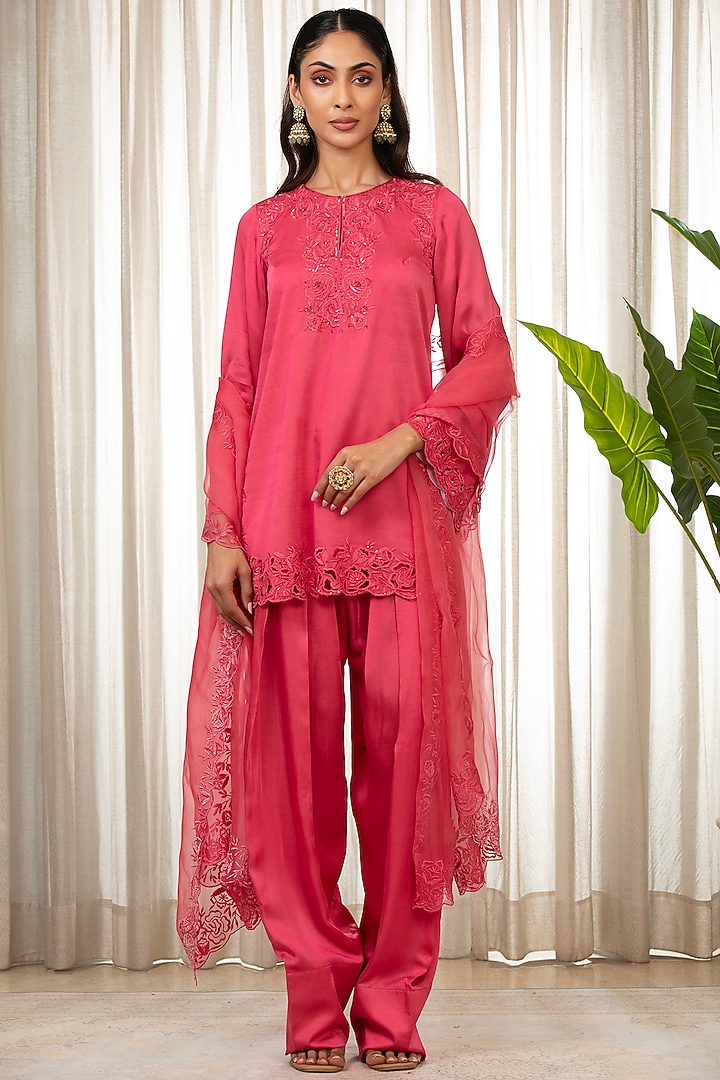 Kashmiri Pink Bemberg Pure Satin Cutwork Embroidered Kurta Set by Esha Koul at Pernia's Pop Up Shop