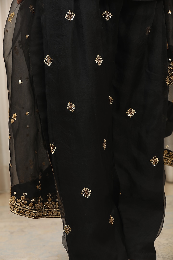 Black Bemberg Pure Satin Embellished Kurta Set by Esha Koul at Pernia's Pop Up Shop