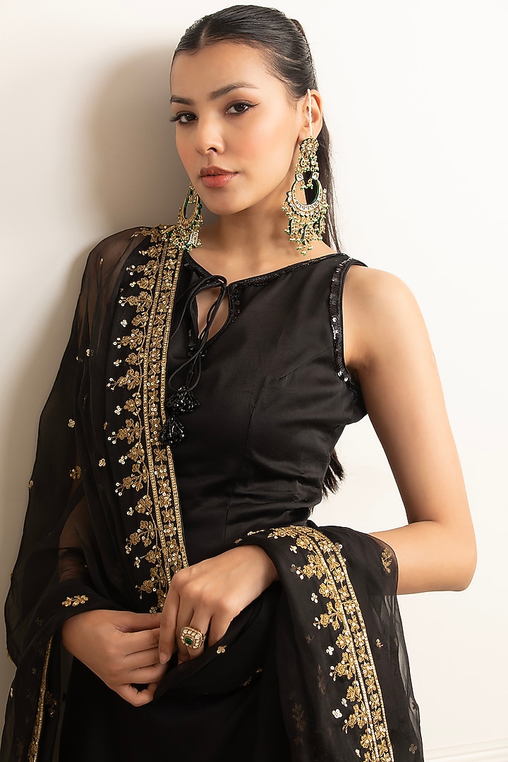 Black Bemberg Pure Satin Embellished Kurta Set by Esha Koul at Pernia's Pop Up Shop