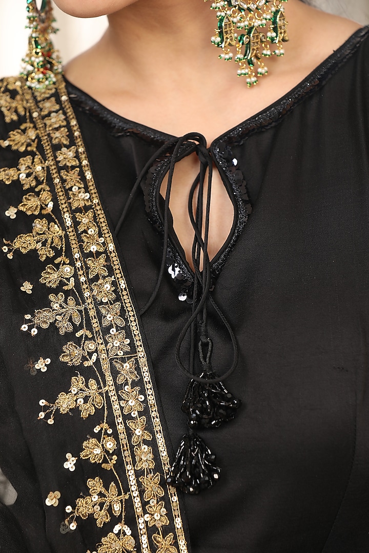 Black Bemberg Pure Satin Embellished Kurta Set by Esha Koul at Pernia's Pop Up Shop