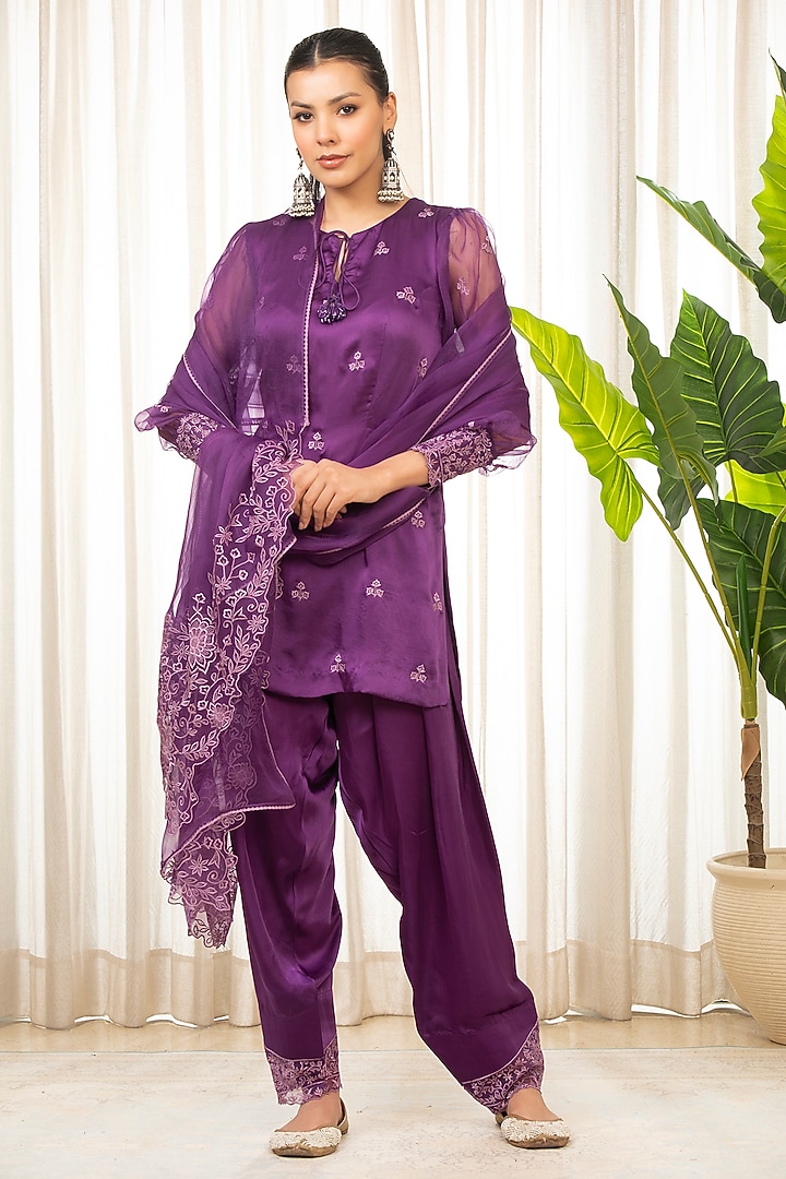 Purple Bemberg Pure Satin Resham Embroidered Kurta Set by Esha Koul at Pernia's Pop Up Shop