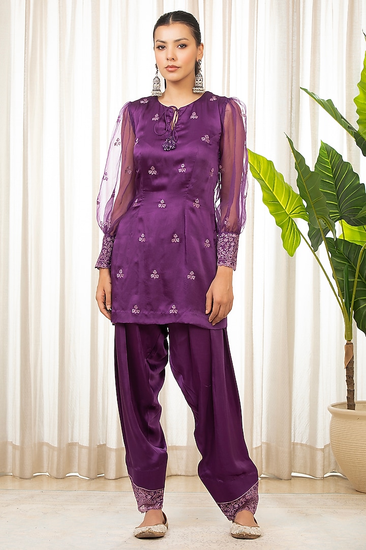 Purple Bemberg Pure Satin Resham Embroidered Kurta Set by Esha Koul at Pernia's Pop Up Shop