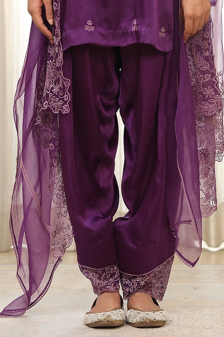 Purple Bemberg Pure Satin Resham Embroidered Kurta Set by Esha Koul at Pernia's Pop Up Shop