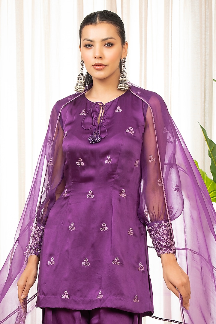 Purple Bemberg Pure Satin Resham Embroidered Kurta Set by Esha Koul at Pernia's Pop Up Shop