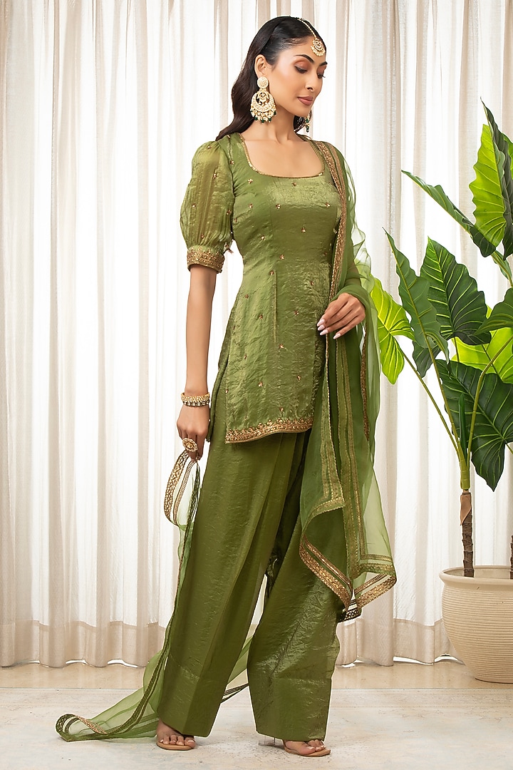 Green Shimmer & Semi-Crepe Hand Embellished Kurta Set by Esha Koul at Pernia's Pop Up Shop