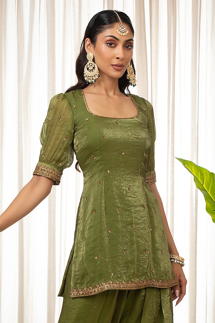 Green Shimmer & Semi-Crepe Hand Embellished Kurta Set by Esha Koul at Pernia's Pop Up Shop