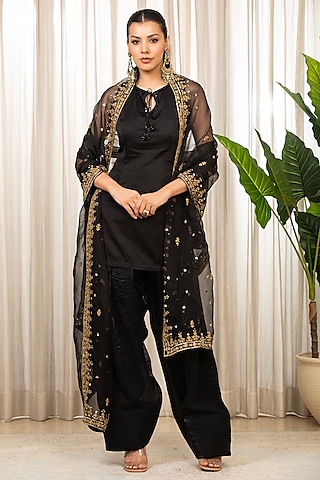Black Bemberg Pure Satin  Embellished Kurta Set by Esha Koul