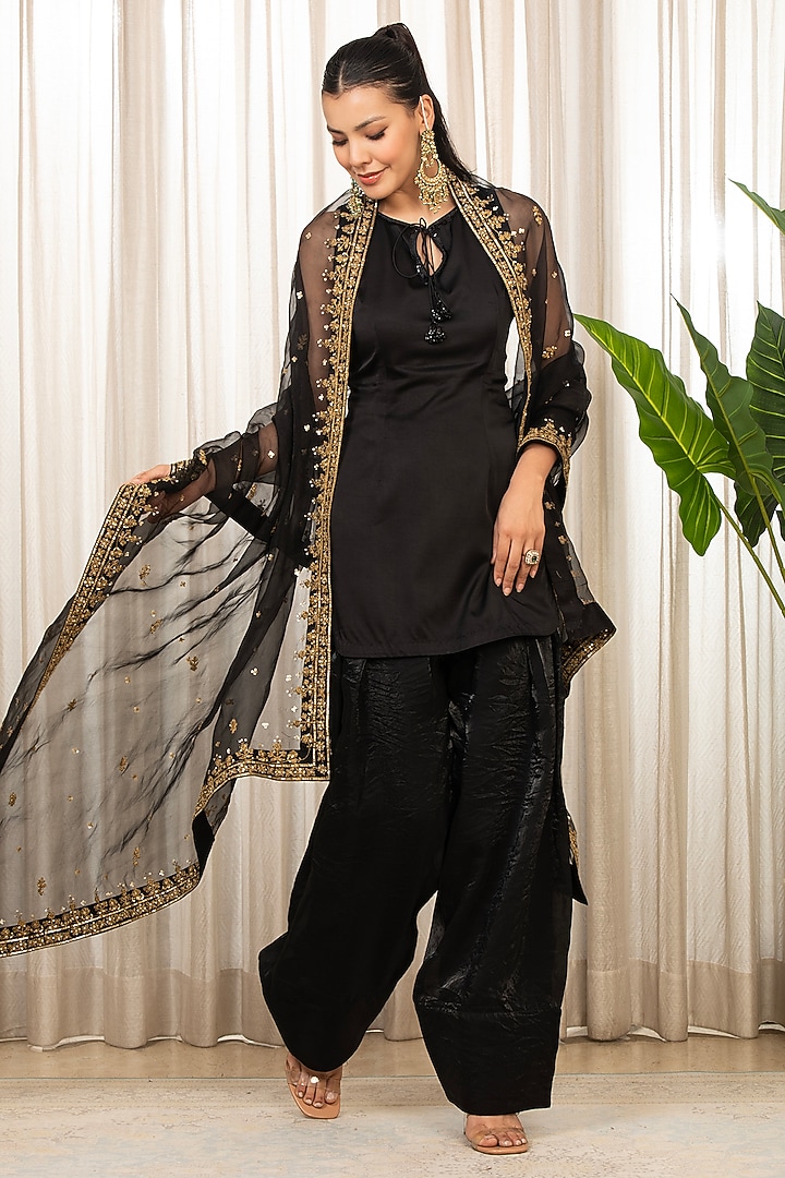 Black Bemberg Pure Satin Embellished Kurta Set by Esha Koul at Pernia's Pop Up Shop