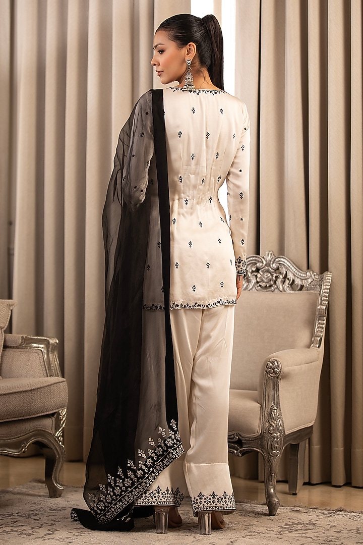 White & Black Bemberg Pure Satin Hand Embroidered Kurta Set by Esha Koul at Pernia's Pop Up Shop