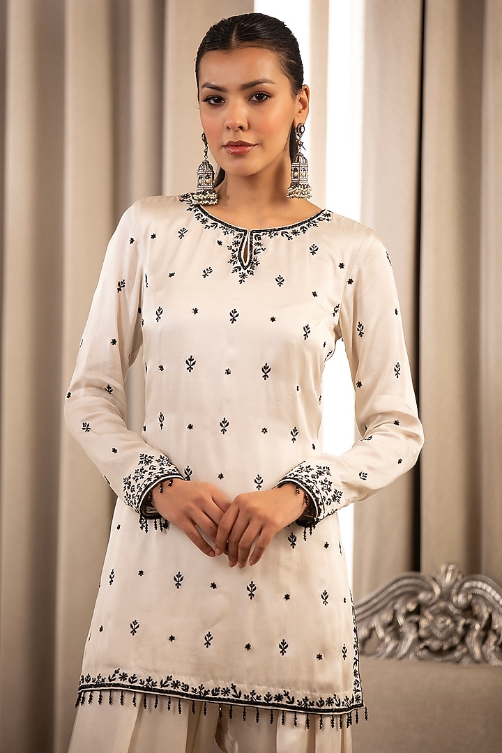 White & Black Bemberg Pure Satin Hand Embroidered Kurta Set by Esha Koul at Pernia's Pop Up Shop
