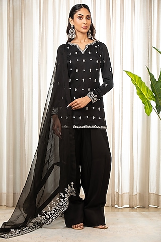 Black Bemberg Pure Satin Embroidered Kurta Set by Esha Koul