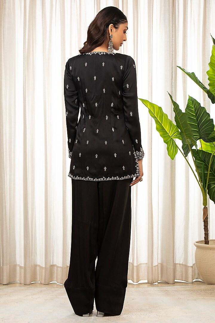 Black Bemberg Pure Satin Embroidered Kurta Set by Esha Koul at Pernia's Pop Up Shop