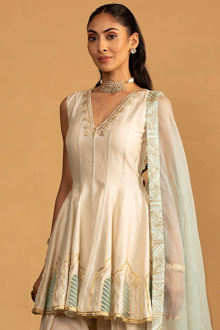 Off-White Chanderi Gota Work Peplum Kurta Set by Esha Koul at Pernia's Pop Up Shop