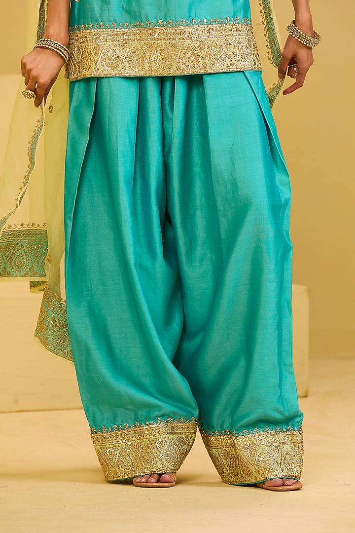 Sky Blue Chanderi Badla Embellished Kurta Set by Esha Koul at Pernia's Pop Up Shop
