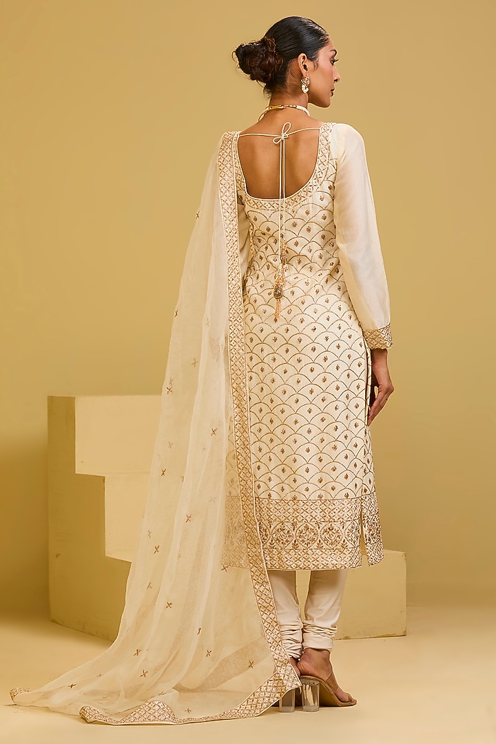 White Chanderi Nakshi & Badla Embellished Kurta Set by Esha Koul at Pernia's Pop Up Shop