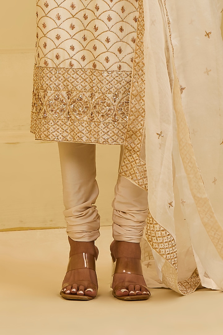 White Chanderi Nakshi & Badla Embellished Kurta Set by Esha Koul at Pernia's Pop Up Shop