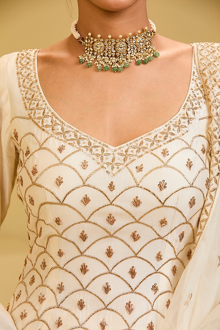 White Chanderi Nakshi & Badla Embellished Kurta Set by Esha Koul at Pernia's Pop Up Shop