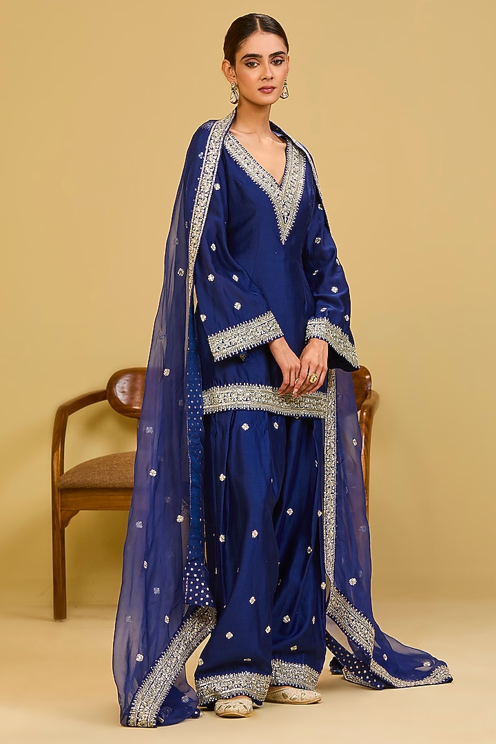 Blue Chanderi Sequin & Zari Embroidered Kurta Set by Esha Koul at Pernia's Pop Up Shop