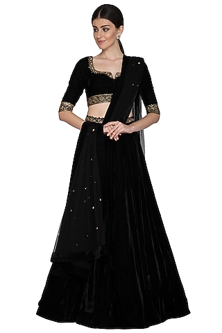 Black Embroidered Velvet Lehenga Set by Esha Koul