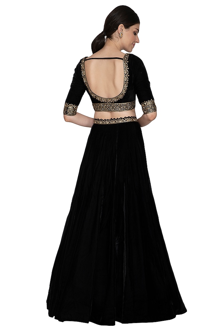 Black Embroidered Velvet Wedding Lehenga Set by Esha Koul at Pernia's Pop Up Shop