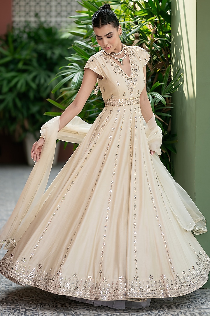 Off-White Chanderi Embellished Wedding Anarkali Set by Esha Koul at Pernia's Pop Up Shop