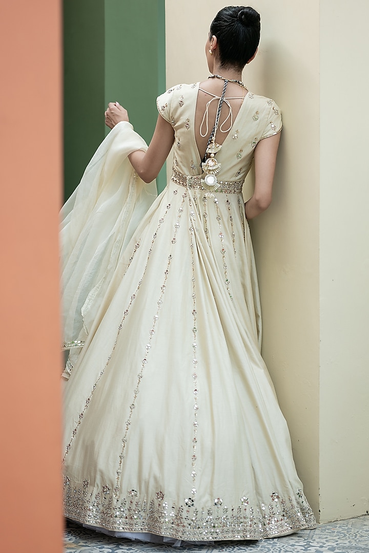 Off-White Chanderi Embellished Wedding Anarkali Set by Esha Koul at Pernia's Pop Up Shop