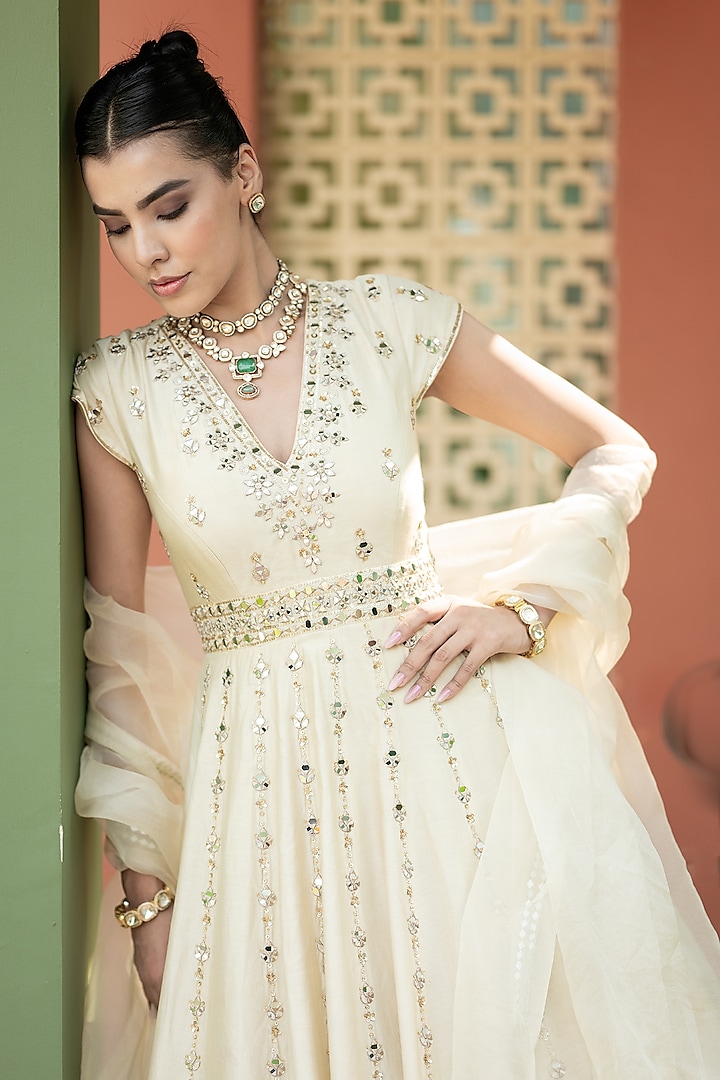 Off-White Chanderi Embellished Wedding Anarkali Set by Esha Koul at Pernia's Pop Up Shop