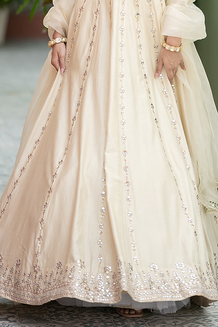 Off-White Chanderi Embellished Wedding Anarkali Set by Esha Koul at Pernia's Pop Up Shop