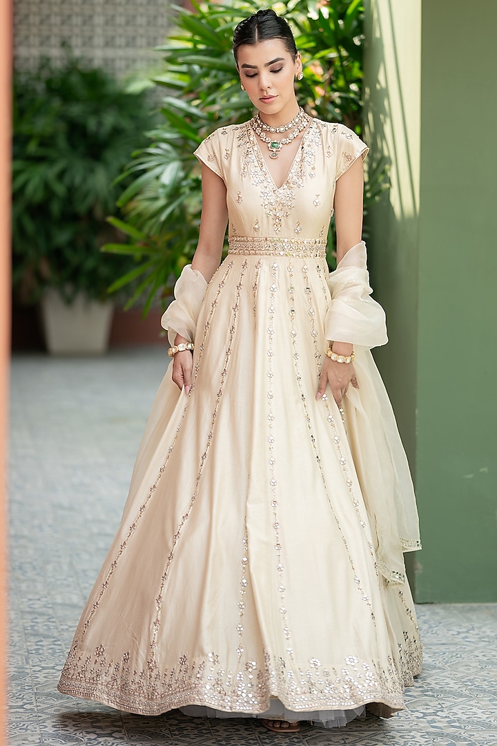 Off-White Chanderi Embellished Wedding Anarkali Set by Esha Koul at Pernia's Pop Up Shop