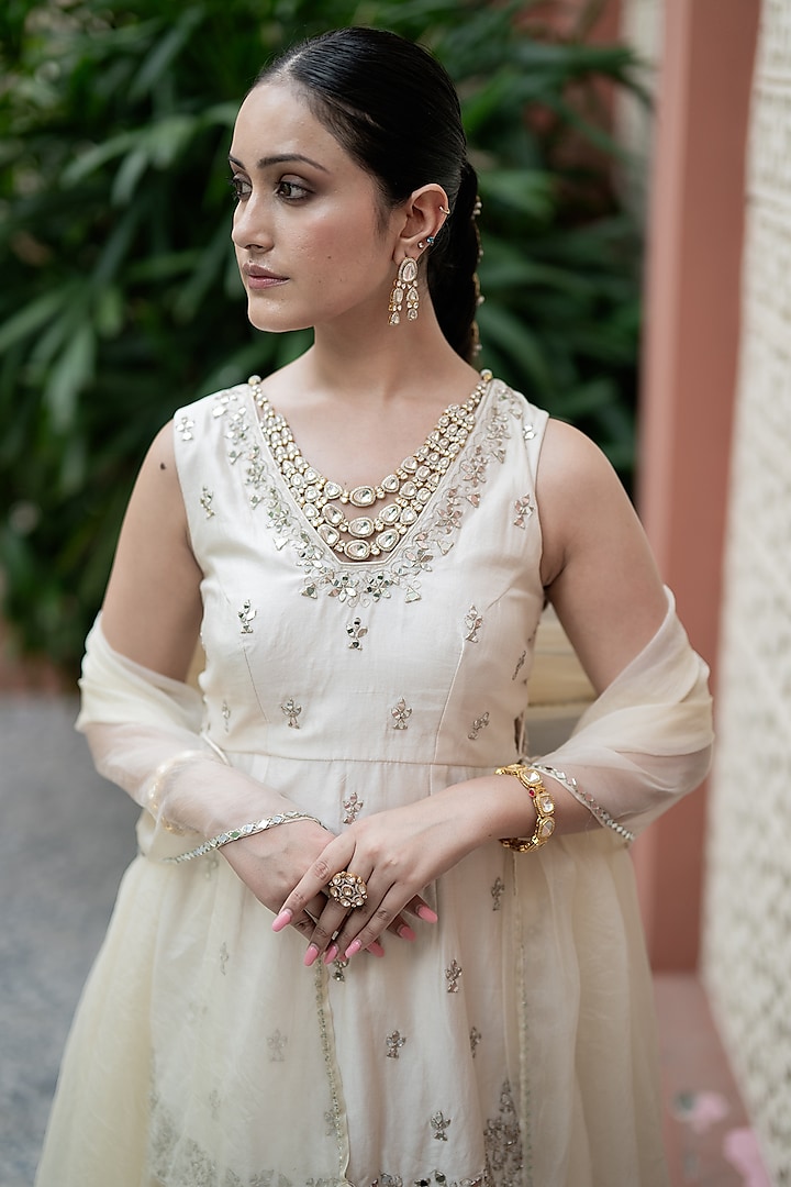 Off-White Chanderi Wedding Lehenga Set by Esha Koul at Pernia's Pop Up Shop