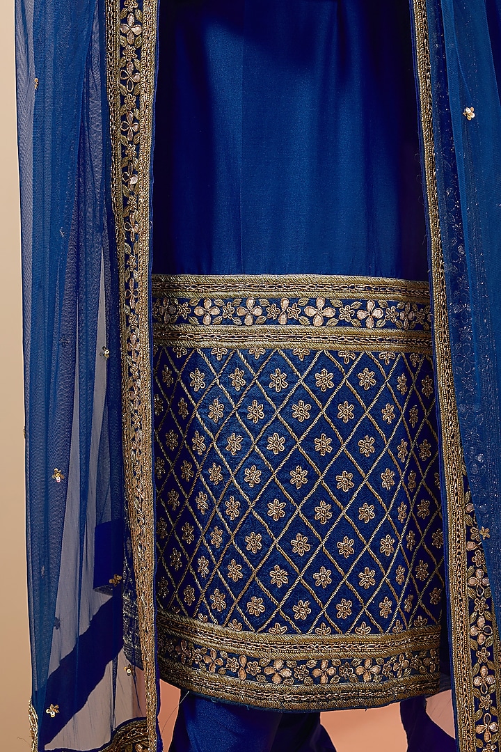 Royal Blue Semi Crepe Hand Embroidered Kurta Set by Esha Koul at Pernia's Pop Up Shop