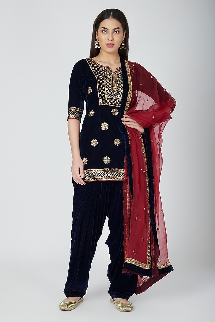 Dark Blue & Maroon Embellished Kurta Set by Esha Koul at Pernia's Pop Up Shop