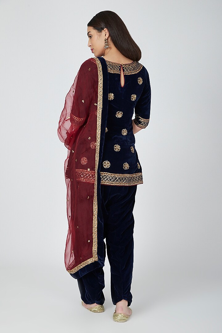 Dark Blue & Maroon Embellished Kurta Set by Esha Koul at Pernia's Pop Up Shop