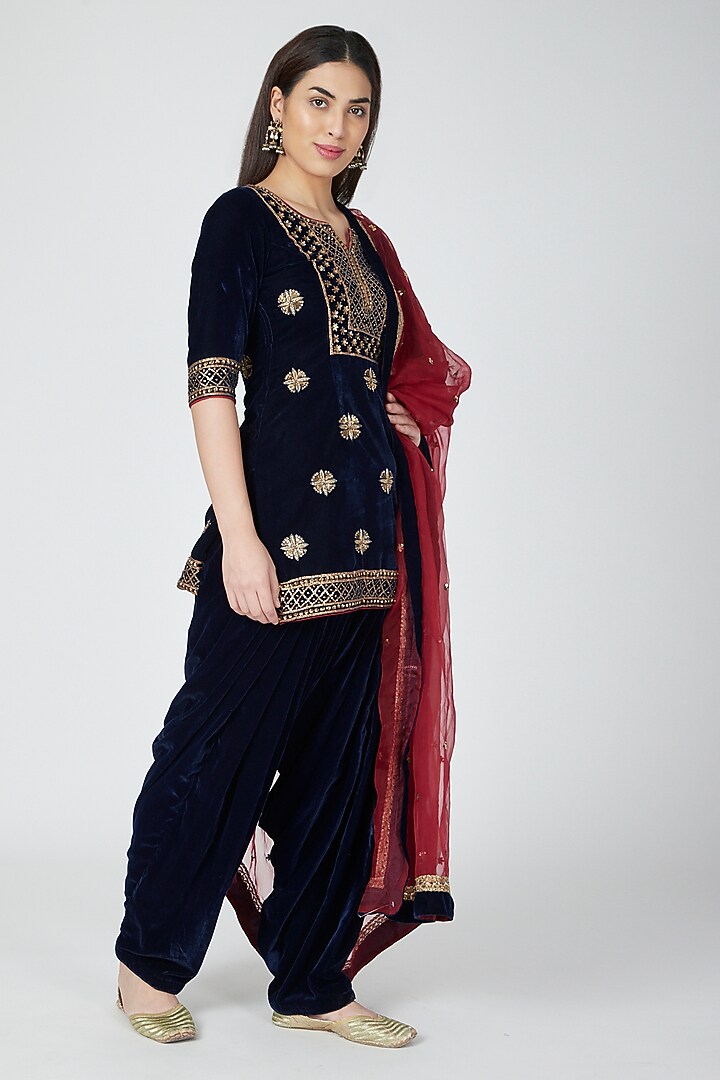 Dark Blue & Maroon Embellished Kurta Set by Esha Koul at Pernia's Pop Up Shop