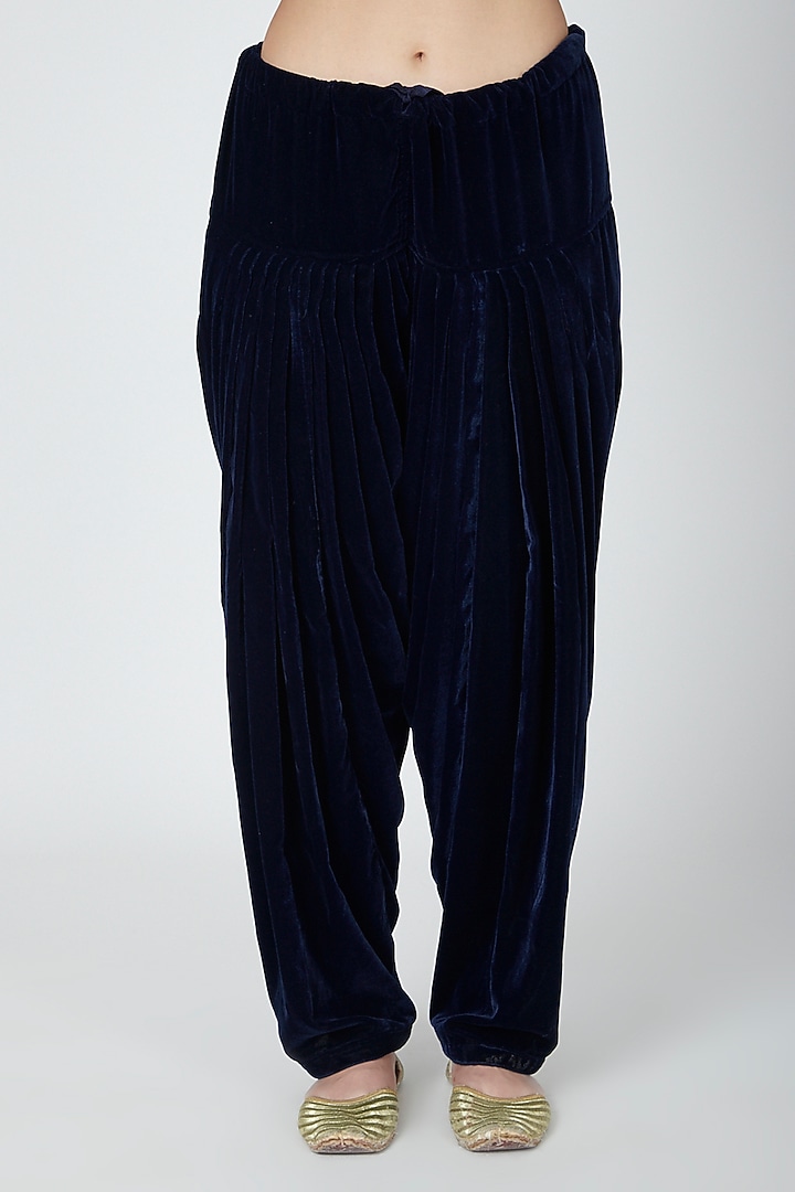 Dark Blue & Maroon Embellished Kurta Set by Esha Koul at Pernia's Pop Up Shop