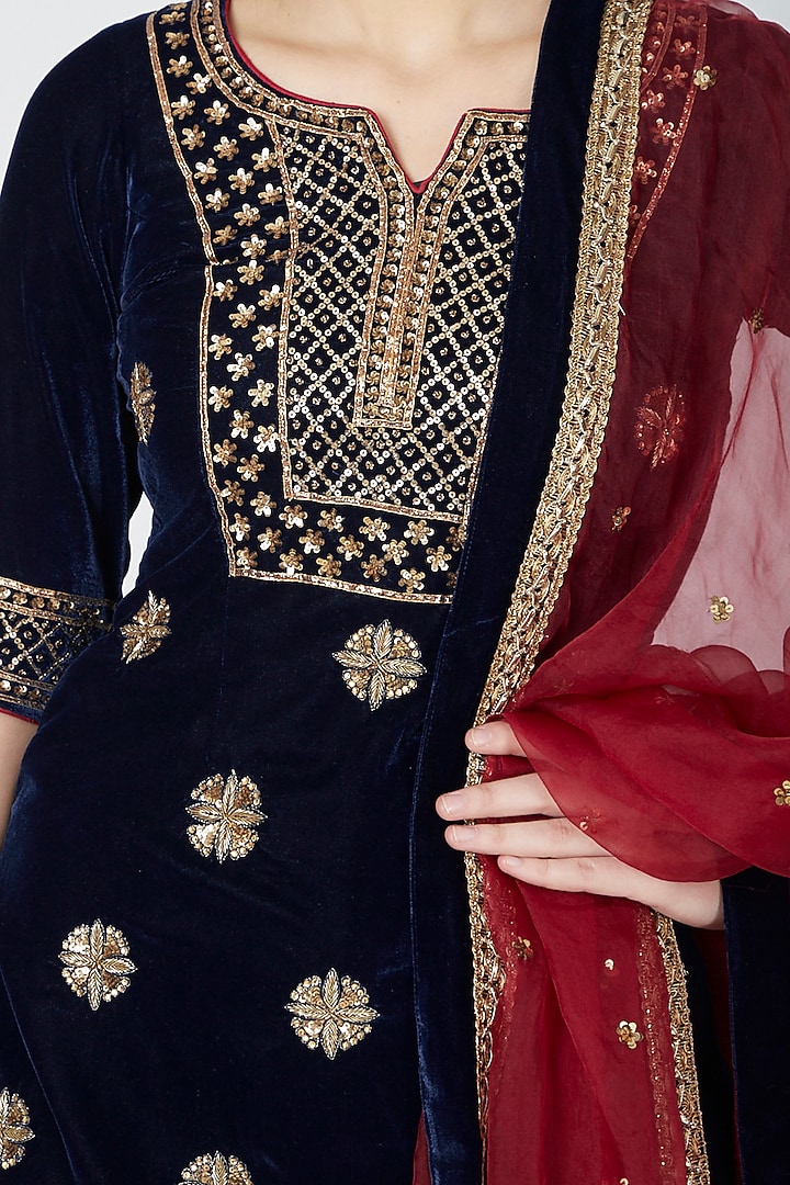 Dark Blue & Maroon Embellished Kurta Set by Esha Koul at Pernia's Pop Up Shop