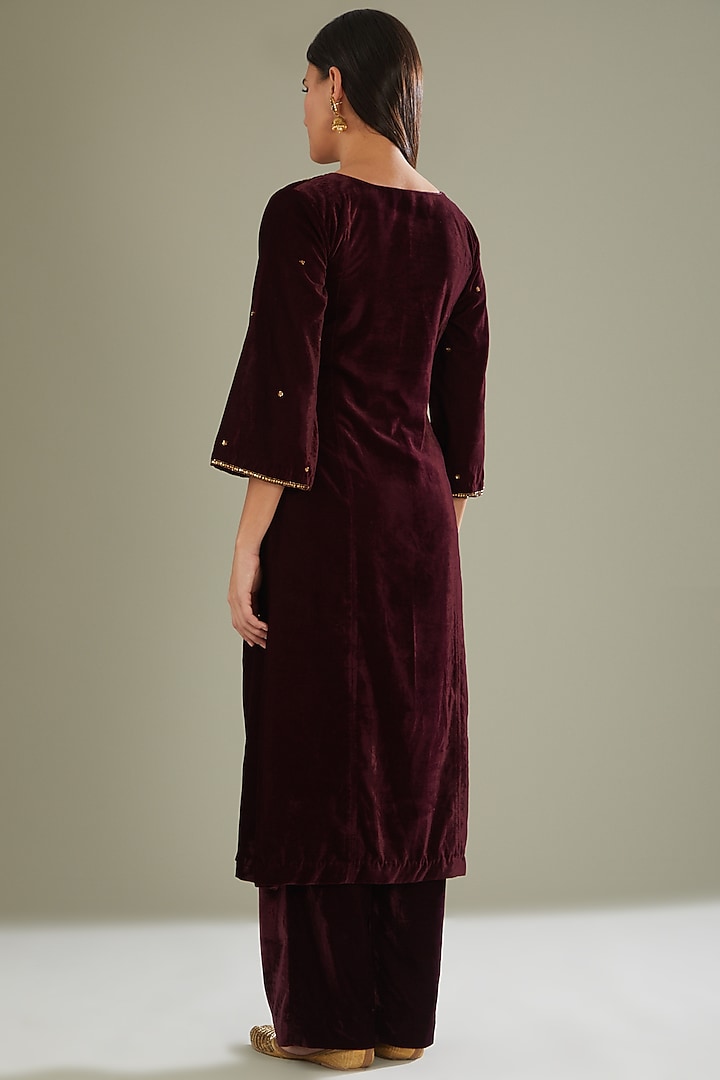 Wine Embroidered Kurta Set by Esha Koul at Pernia's Pop Up Shop